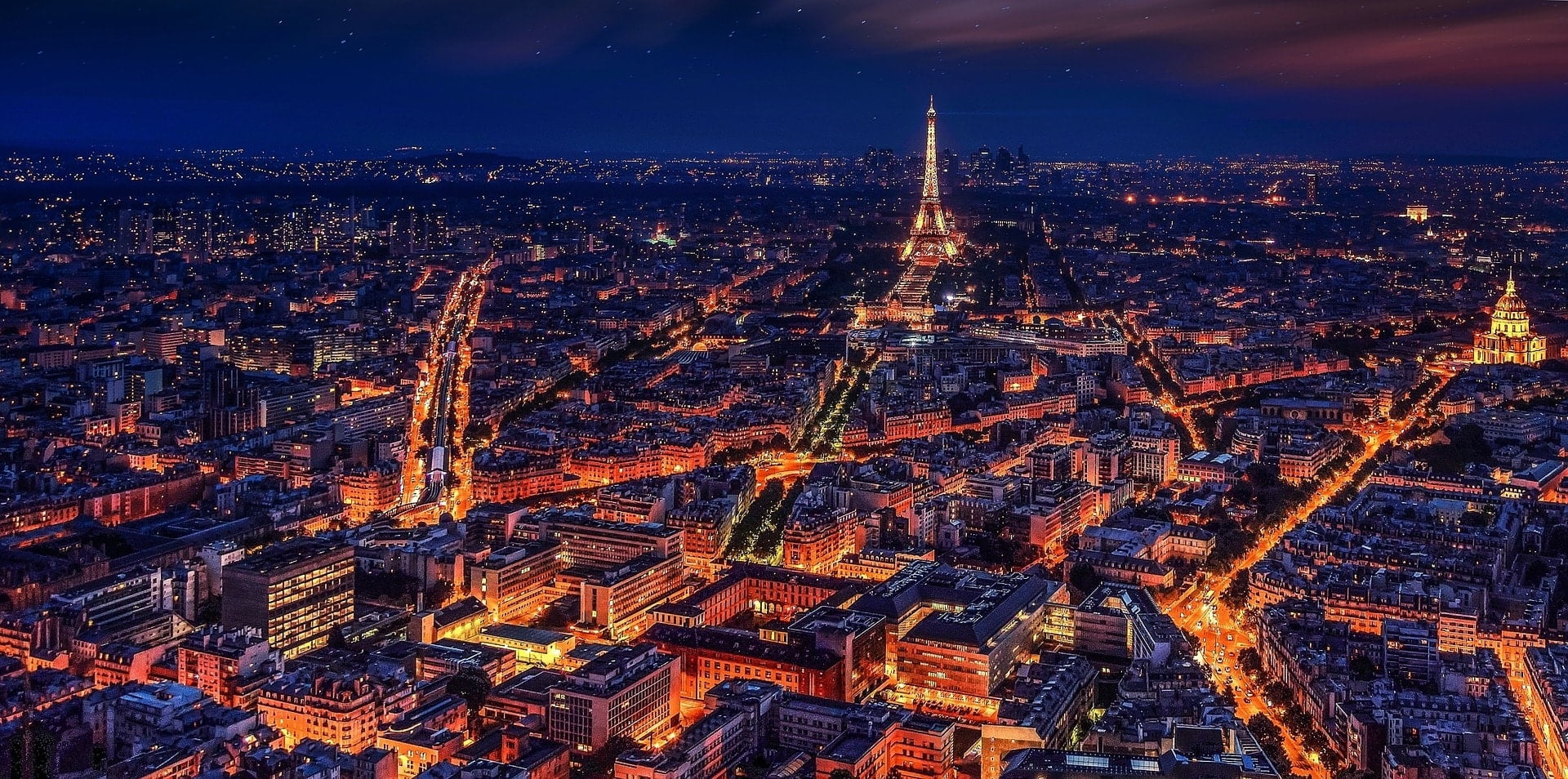 A beautiful night-shot of Paris. Picture from Pixabay.