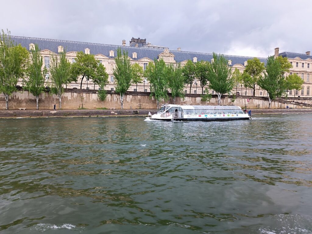 river cruise in paris