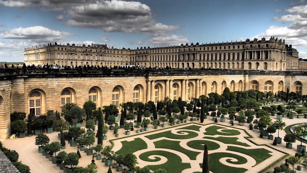Versailles Párizson kívül tökéletes áprilisban.